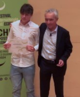 Andrea Chiesa premiato al concorso Economia. Al fianco di Andrea Chiesa l'economista Tito Boeri